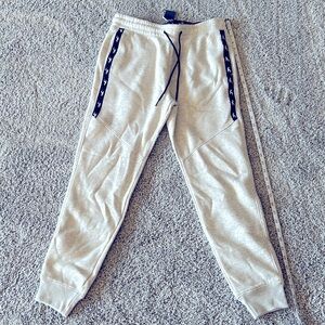 NWT Hollister joggers, size men’s small. Cream Heathered color.